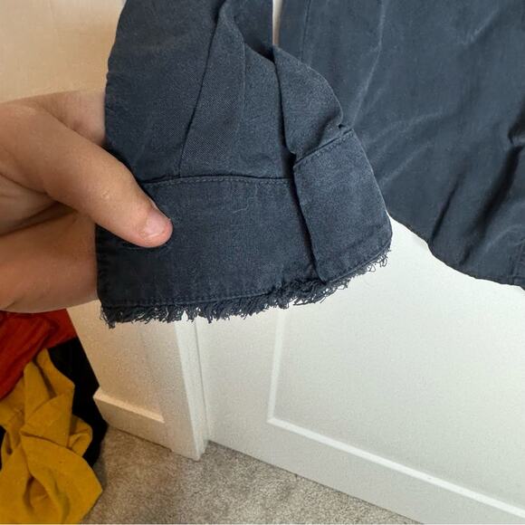 Anthropologie Cloth & Stone Navy Blue Frayed Edges Button Down Shirt Size XS - Picture 5 of 5